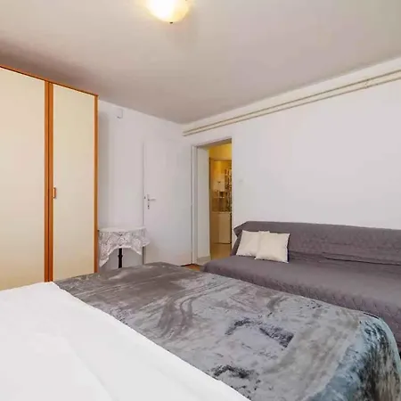 In 39264 Apartment *